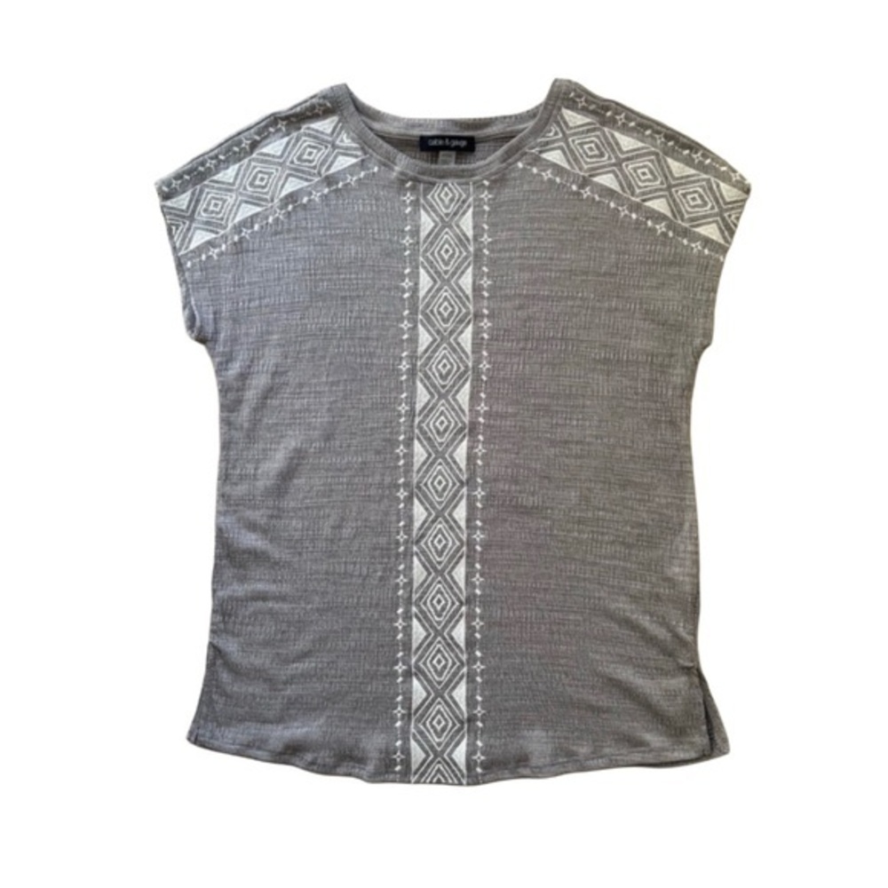 Cable & Gauge Taupe Geometric Short Sleeve Top